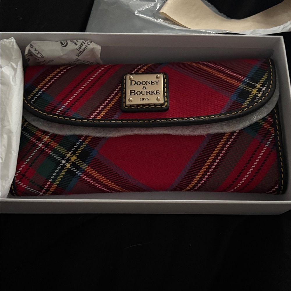 Dooney 🆕 Tartan Continental Clutch wallet red  plaid woven cotton fabric
